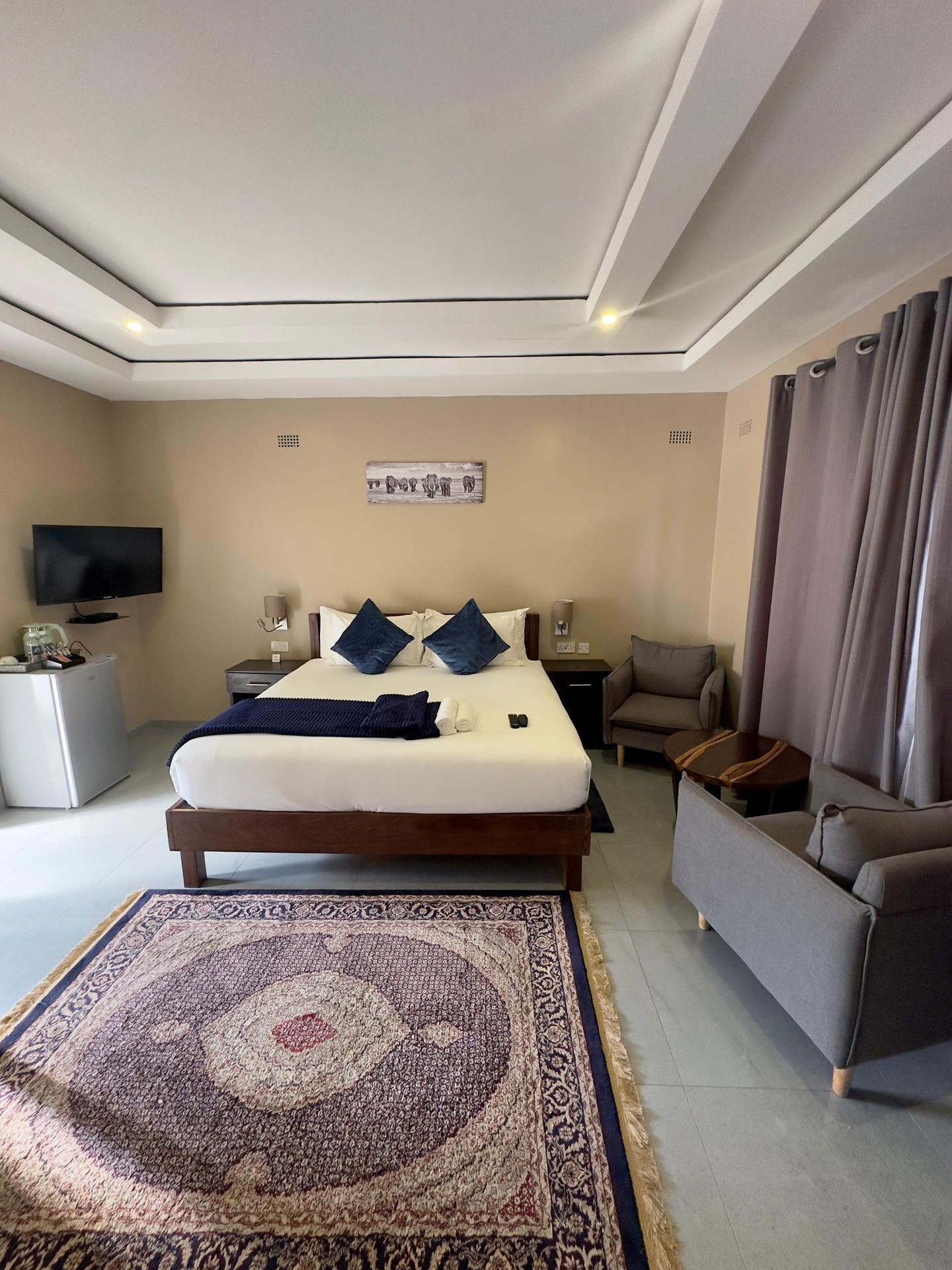 EXECUTIVE SUITE